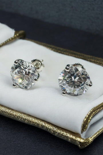 Trendy studd Oval shape Solitare look combine with 92.5 HM Silver