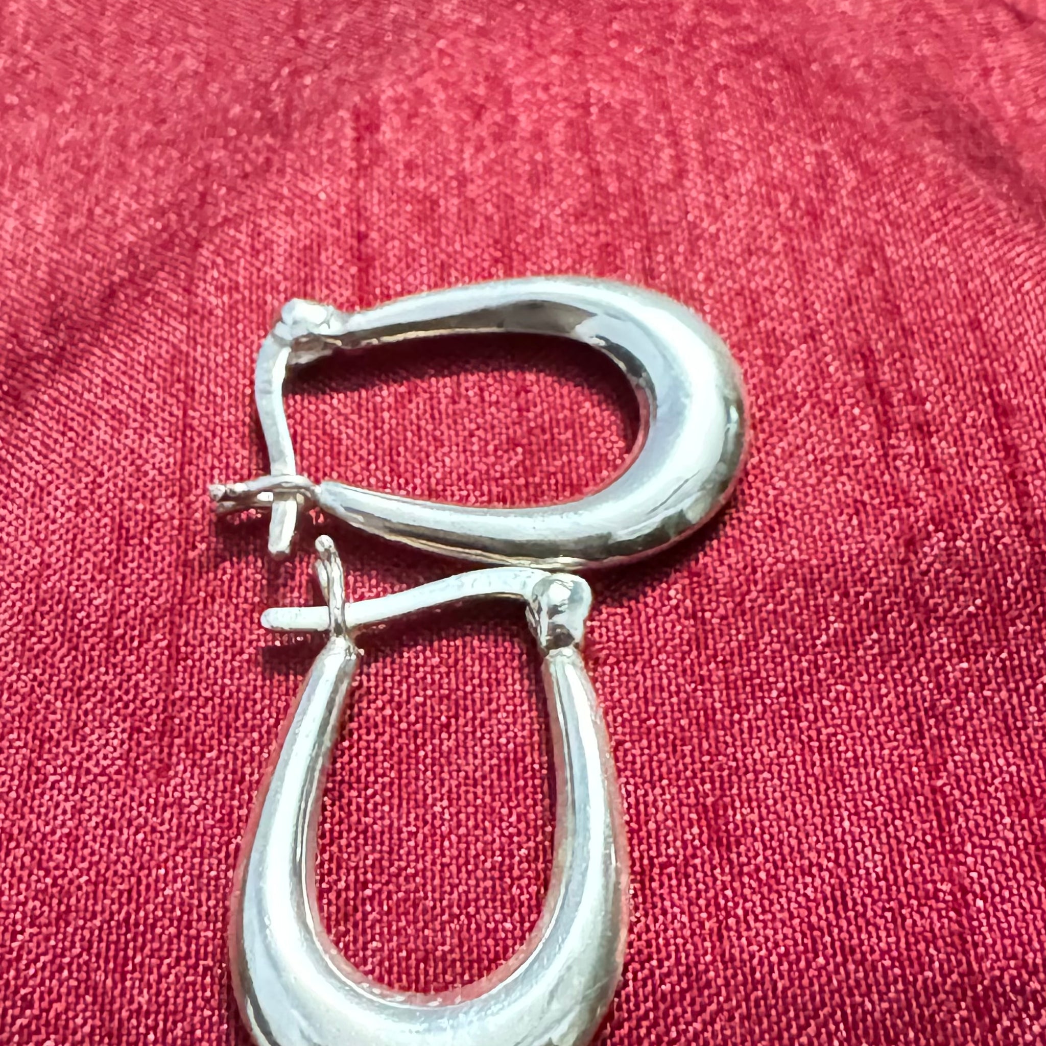 Tiny hoops for girls in 92.5 HM Silver