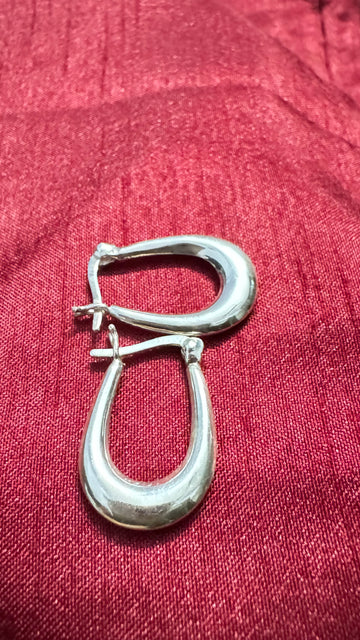 Tiny hoops for girls in 92.5 HM Silver