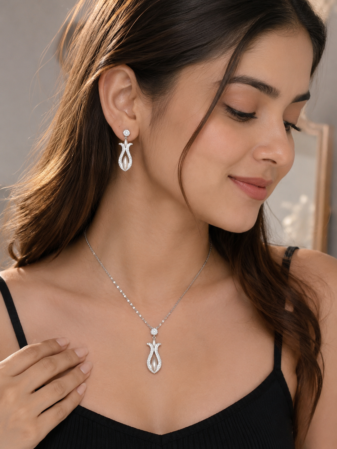 Elegant 925 Sterling Silver Pendant Set with chain