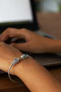Elegant unisex silver snake head bangle with polished finish