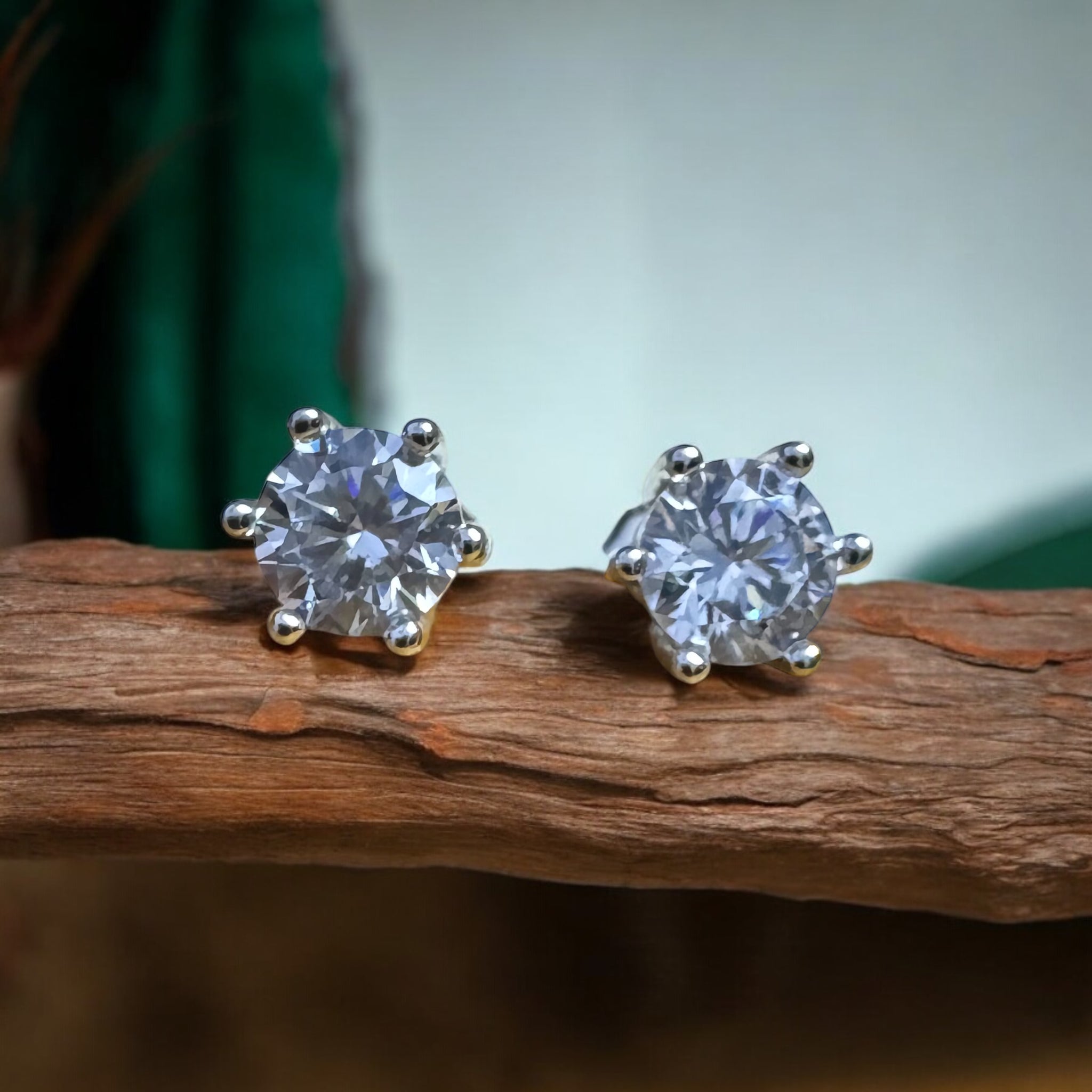 Swarovski studded earrings in 925 Silver