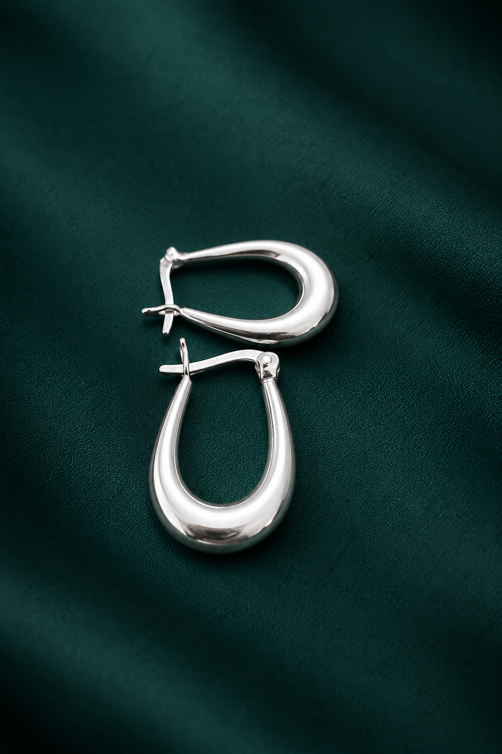 Tiny hoops for girls in 92.5 HM Silver
