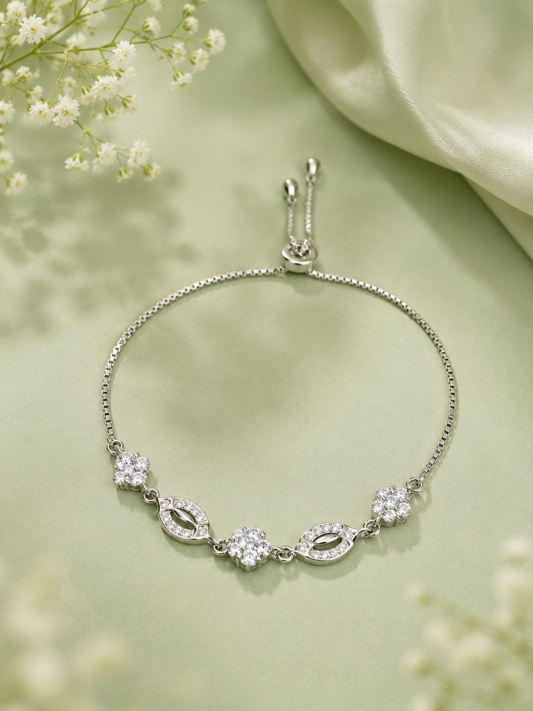 Adjustable leaf pattern silver bracelet