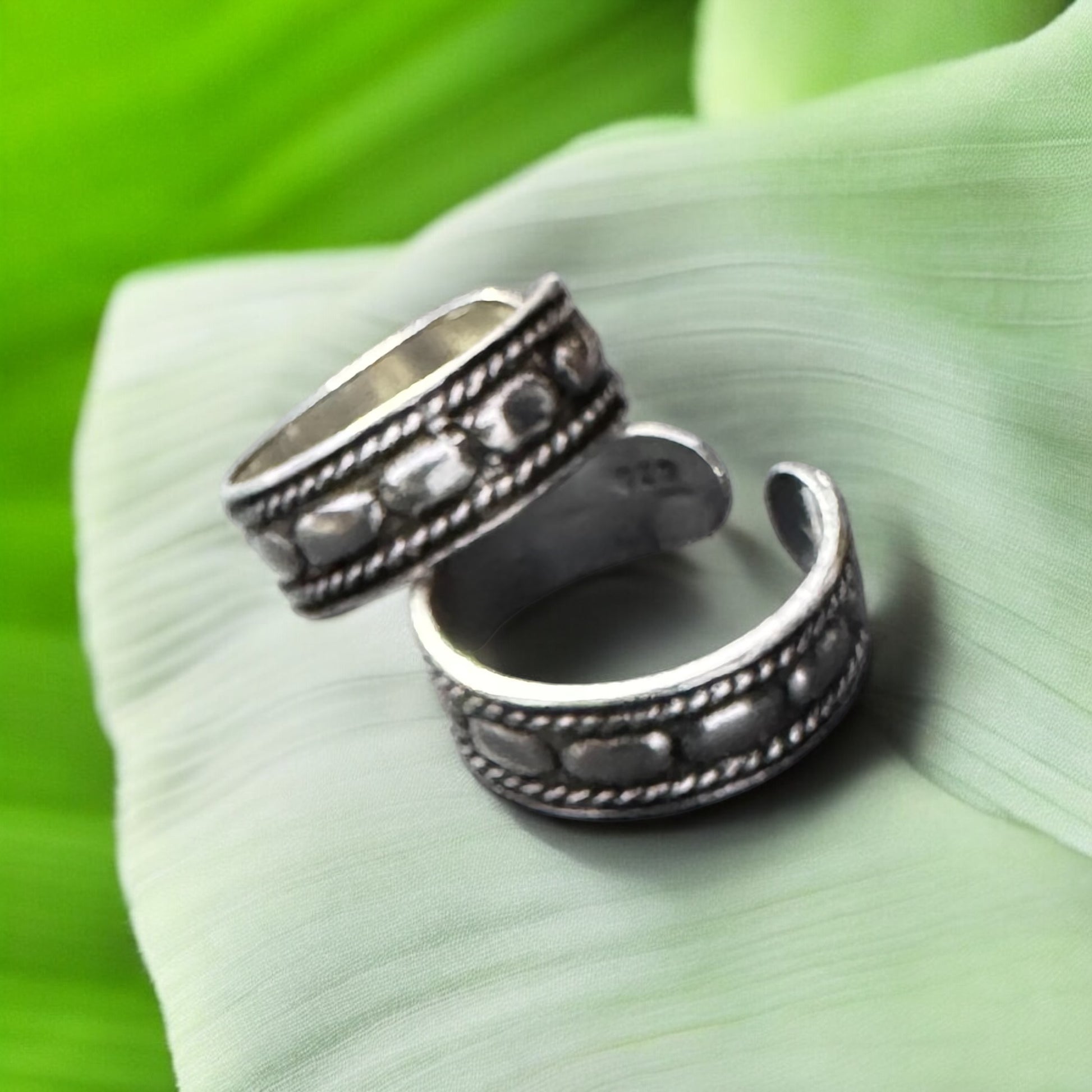 Antique finish silver toe rings for women