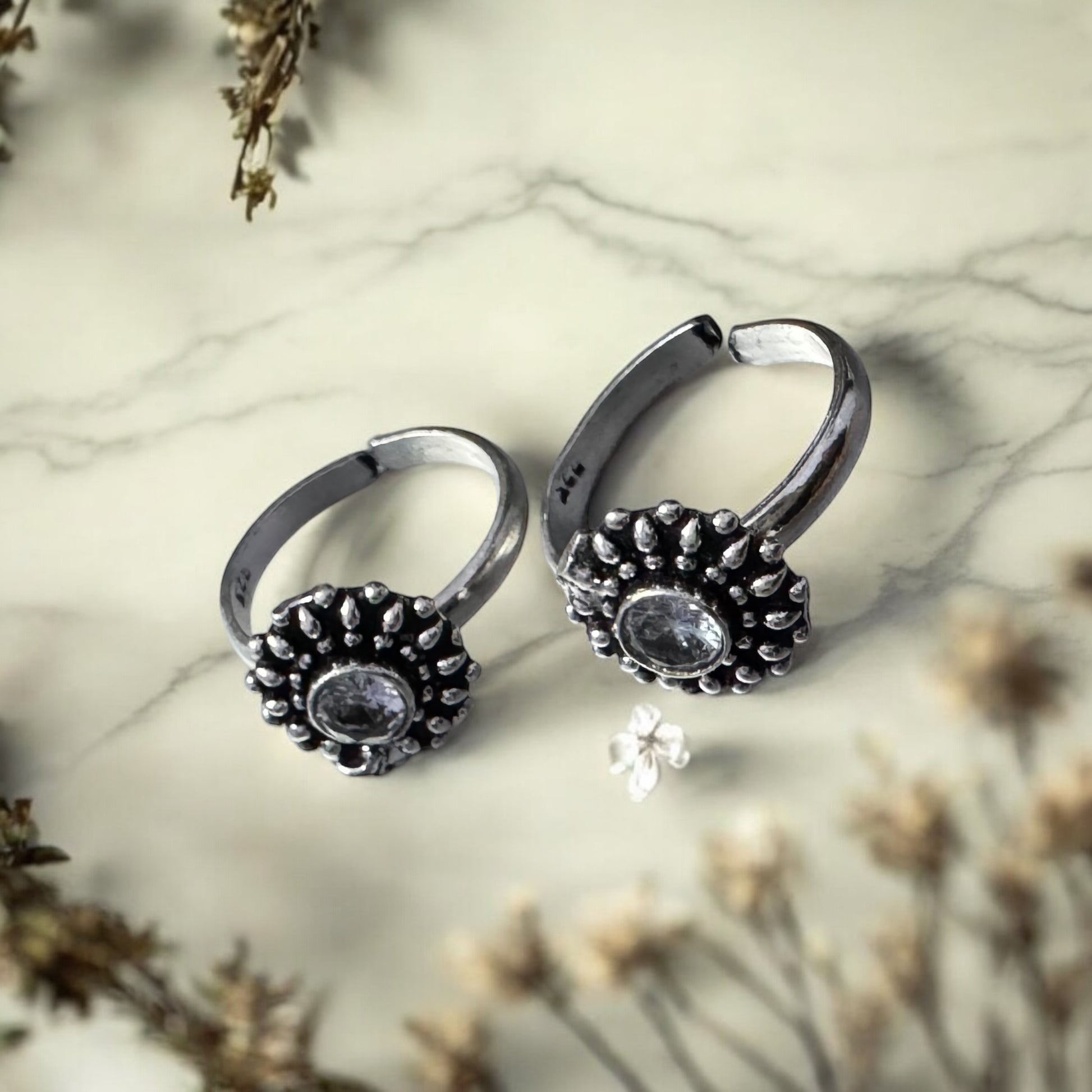 Antique polish sterling silver Kundan toe rings