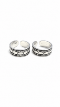 Boho Style Silver Bichiya Toe Ring with Ethnic Design