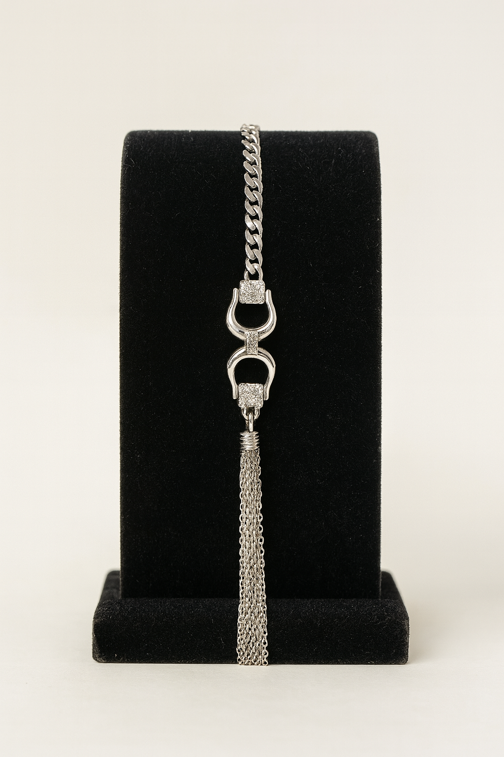 Fashionable silver bracelet for women with unique clasp