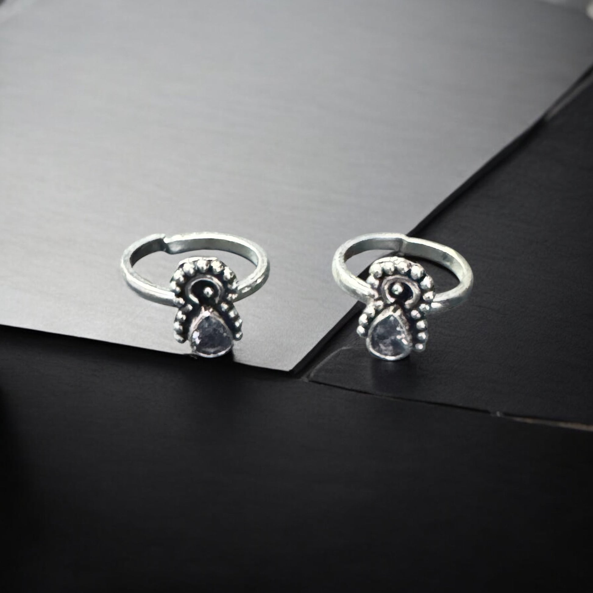Handcrafted silver Kundan work toe rings online