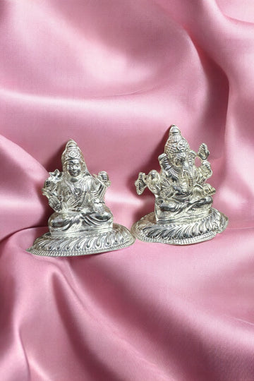 Laxmi Ganesh Idiol with beautiful features length 1.5“ inches in pure Silver