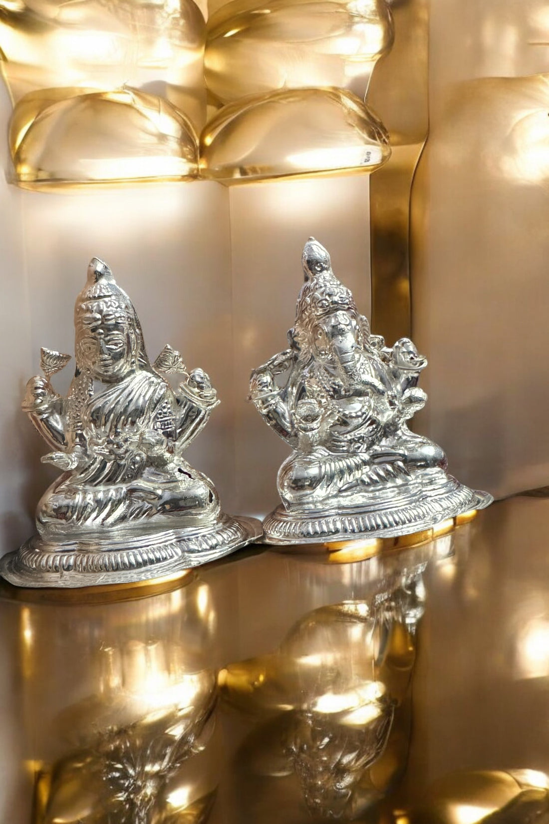 Laxmi Ganesh idol with beautiful features in silver length 3'' inches