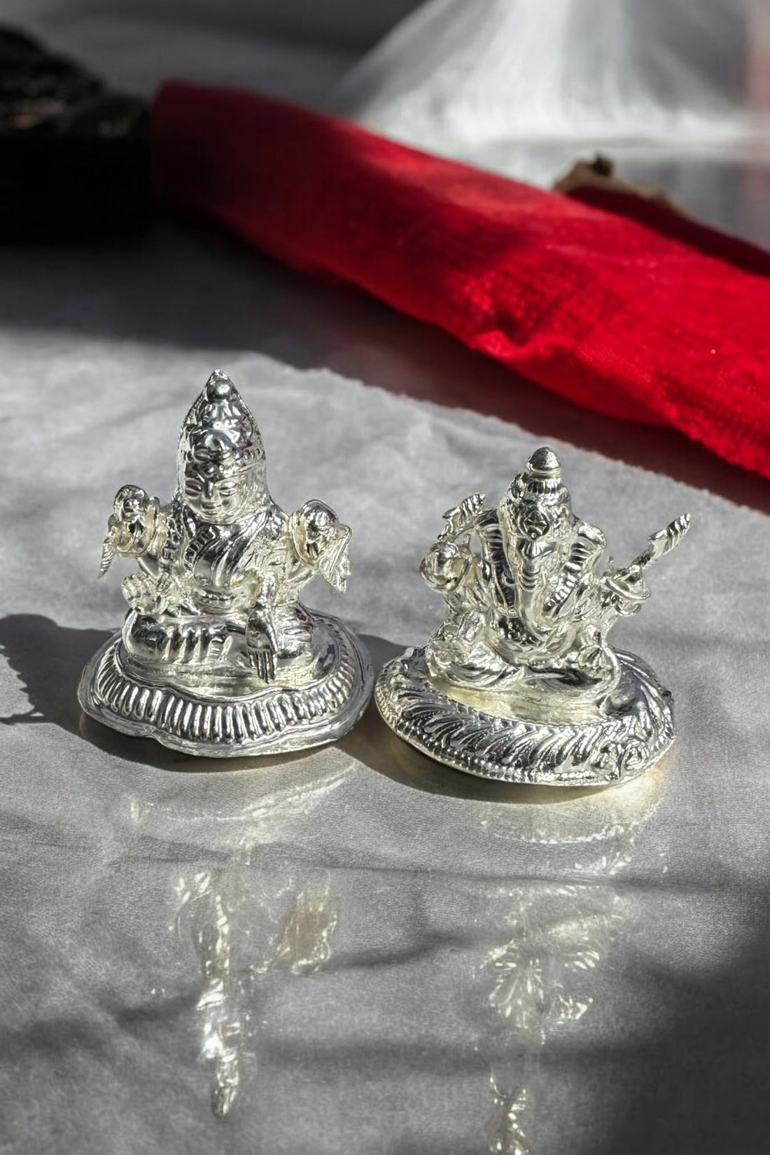 Laxmi Ganesh Idiol with beautiful features length 1.5“ inches in pure Silver