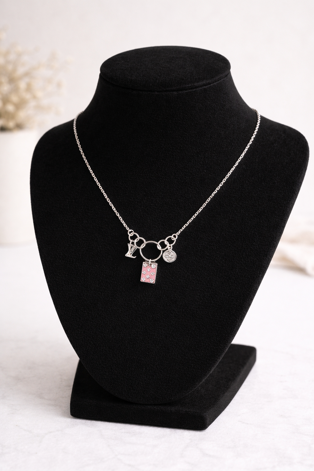 LV Chain Embossed Design attached with sleek pendant in 92.5 HM Silver