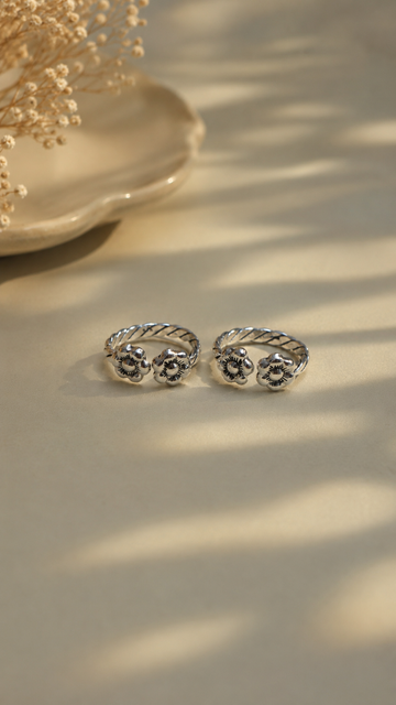 Front open Toe Ring with miliastic design in 92.5 HM Silver