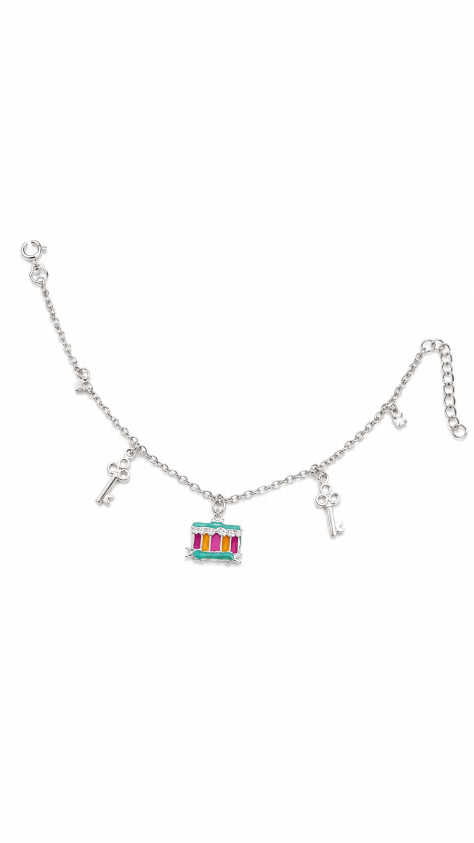 Stylish silver bracelet for daily wear