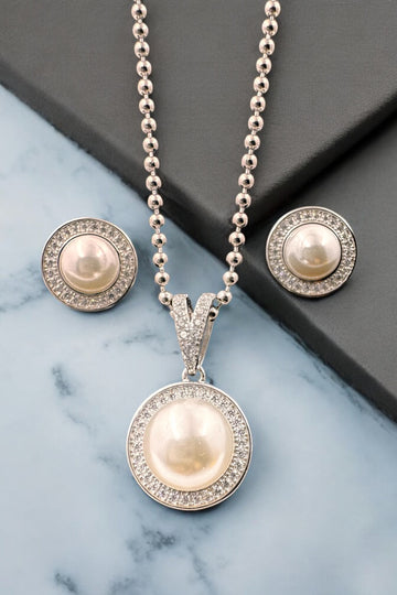 Elegant pearl Pendent Set in 92.5 HM Silver along chain