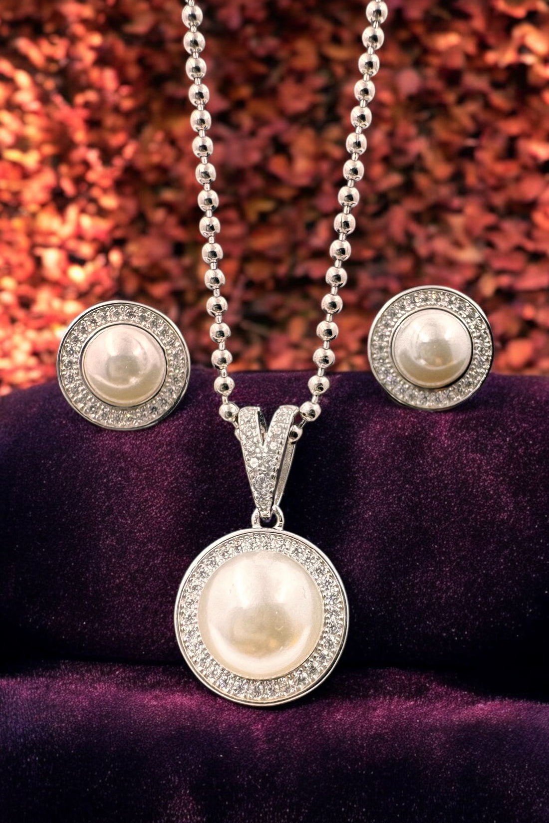 Elegant pearl pendant set