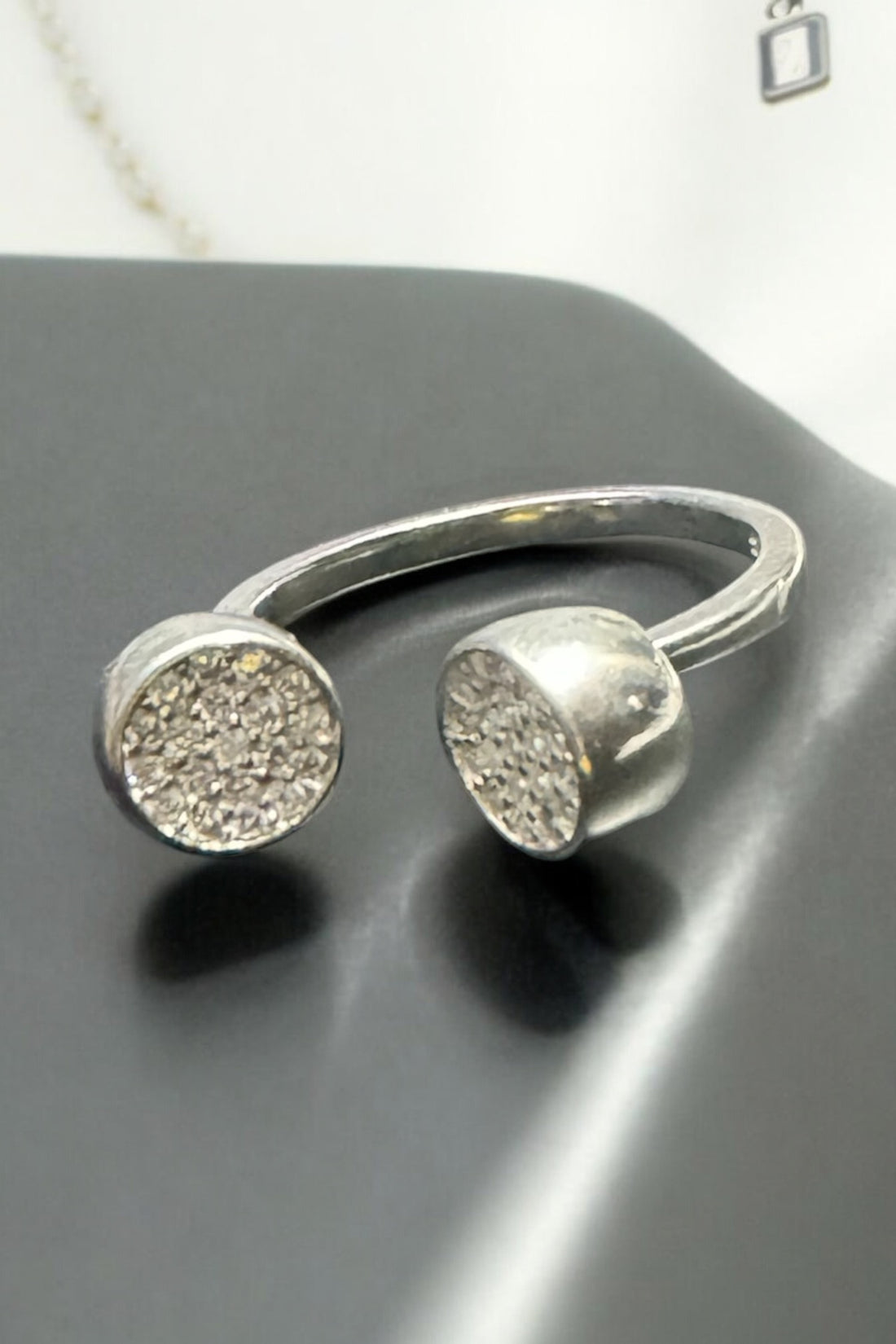 Minimalistic stone ring in 925 Silver