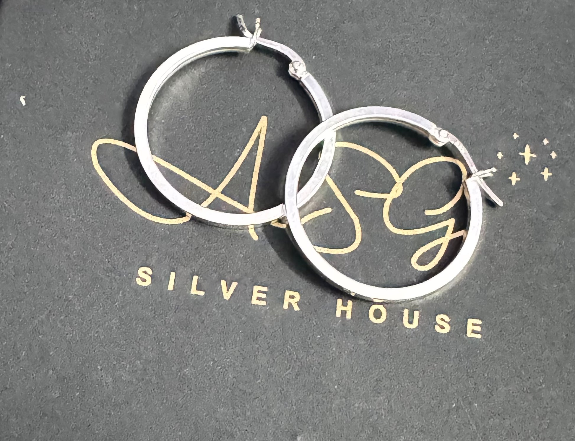 Lightweight silver bali with secure lock