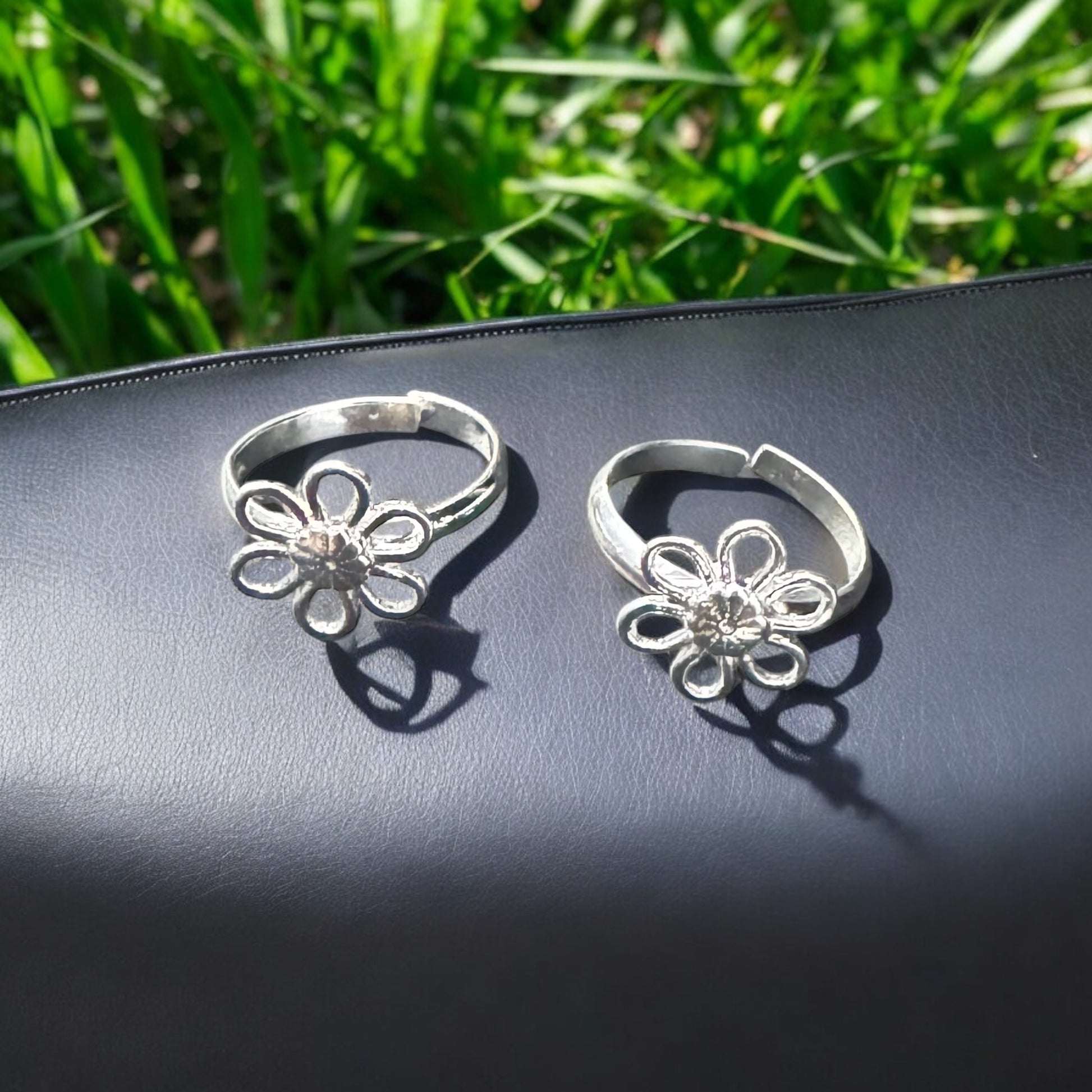 Lightweight silver toe ring for women