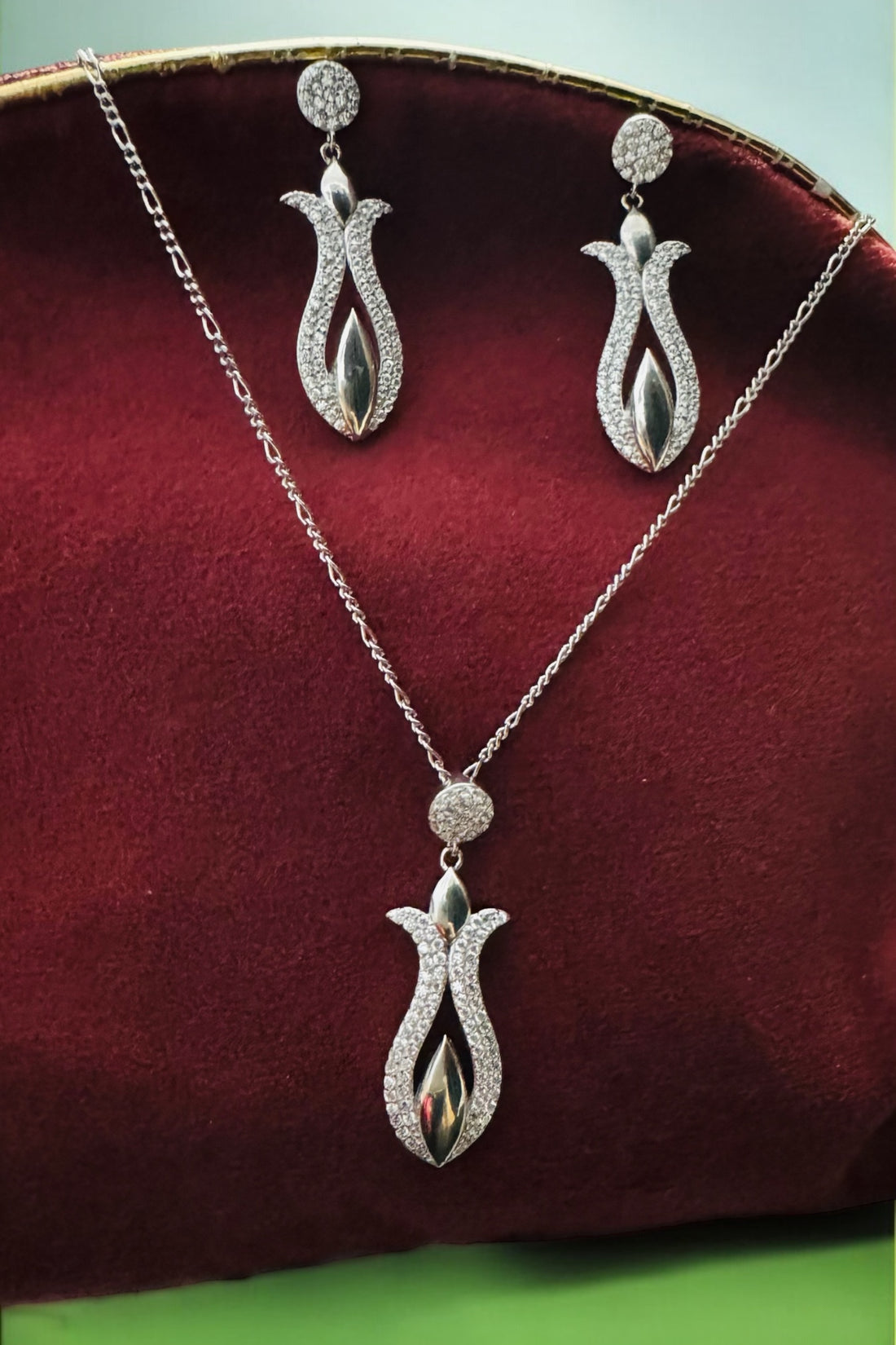 Elegant 925 Sterling Silver Pendant Set with chain