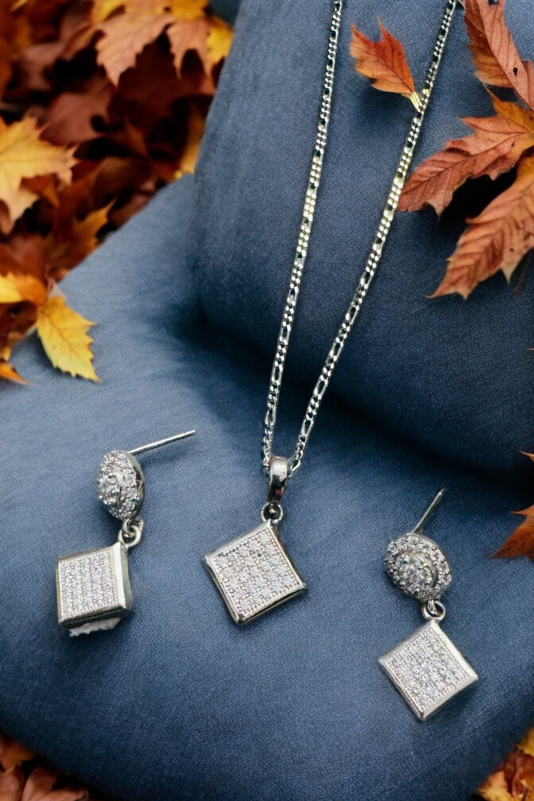 Geometrical shape Silver Sparkling Square Pendant Set in 92.5 HM