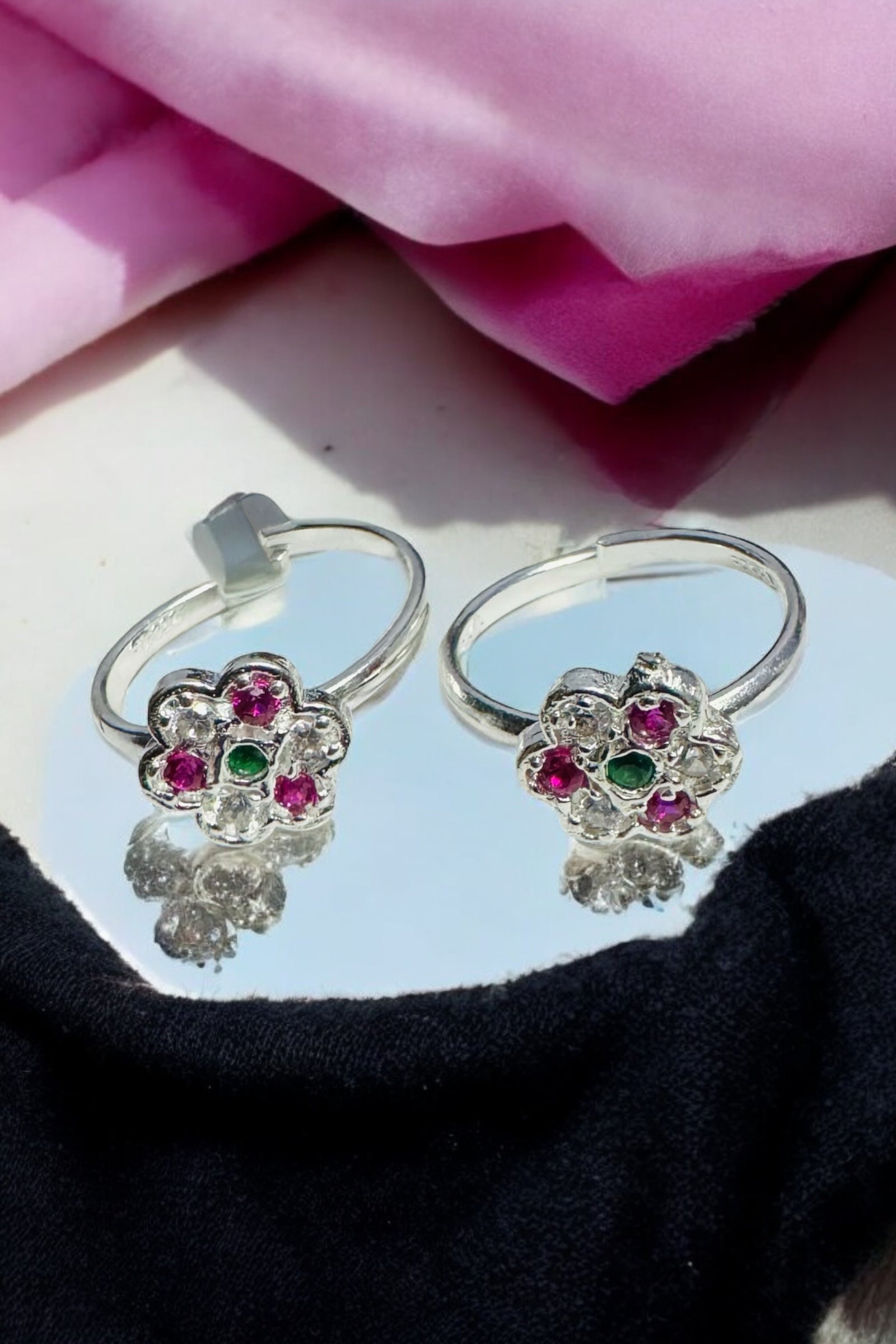 Red and green Meena design silver toe jewelry