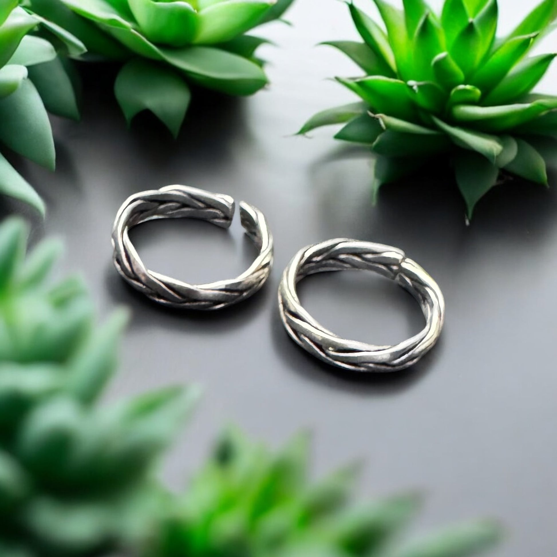 Simple toe rings in antique finish silver 92.5