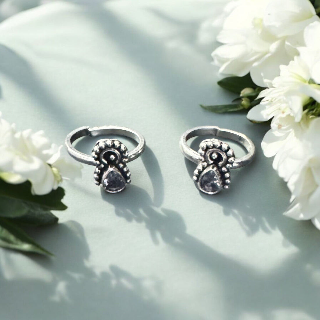 Sterling silver Kundan toe rings with black finish