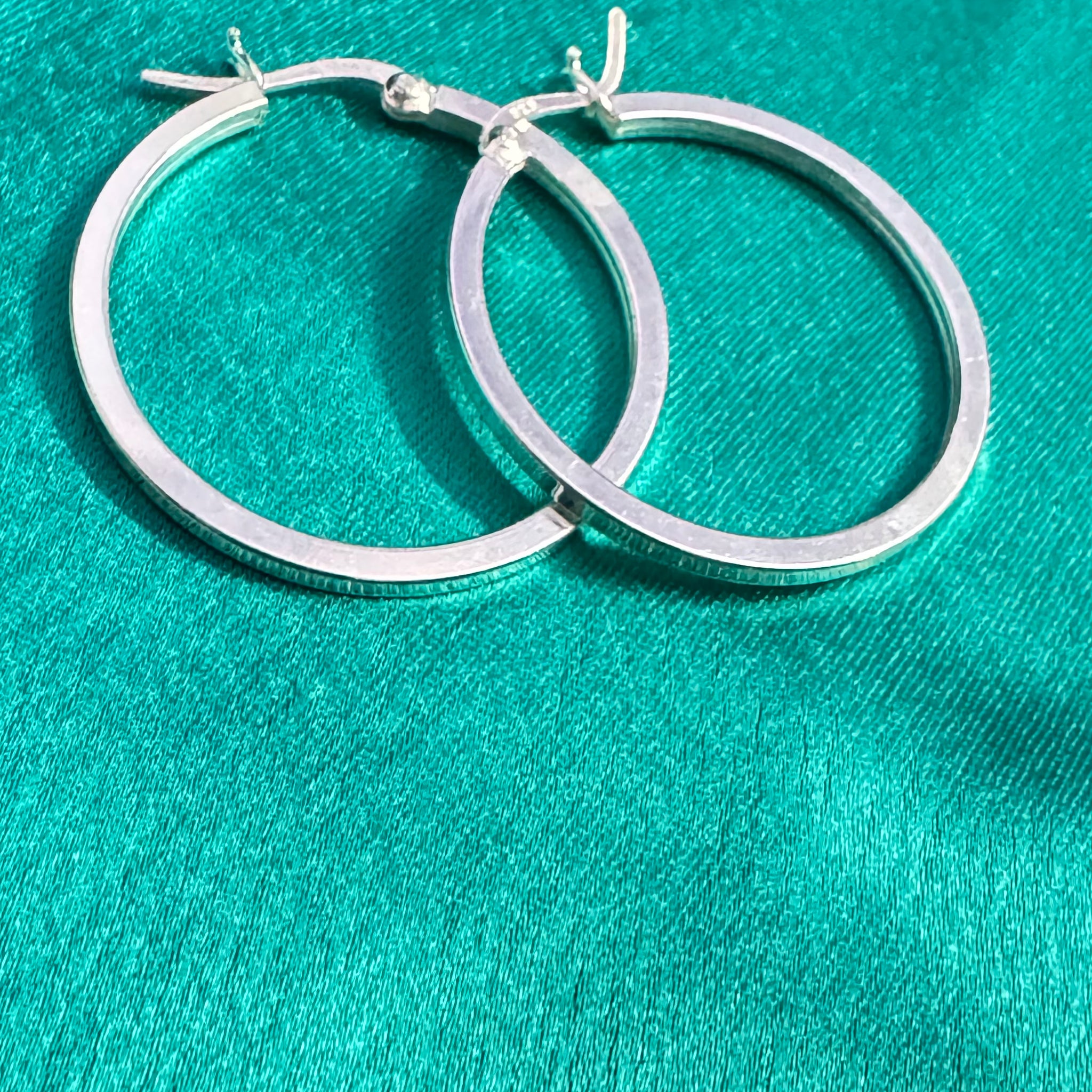 Sterling silver loops bali earrings with lock