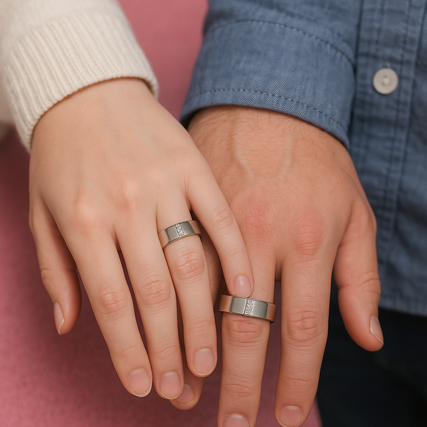 Zircon-studded silver promise rings for him and her