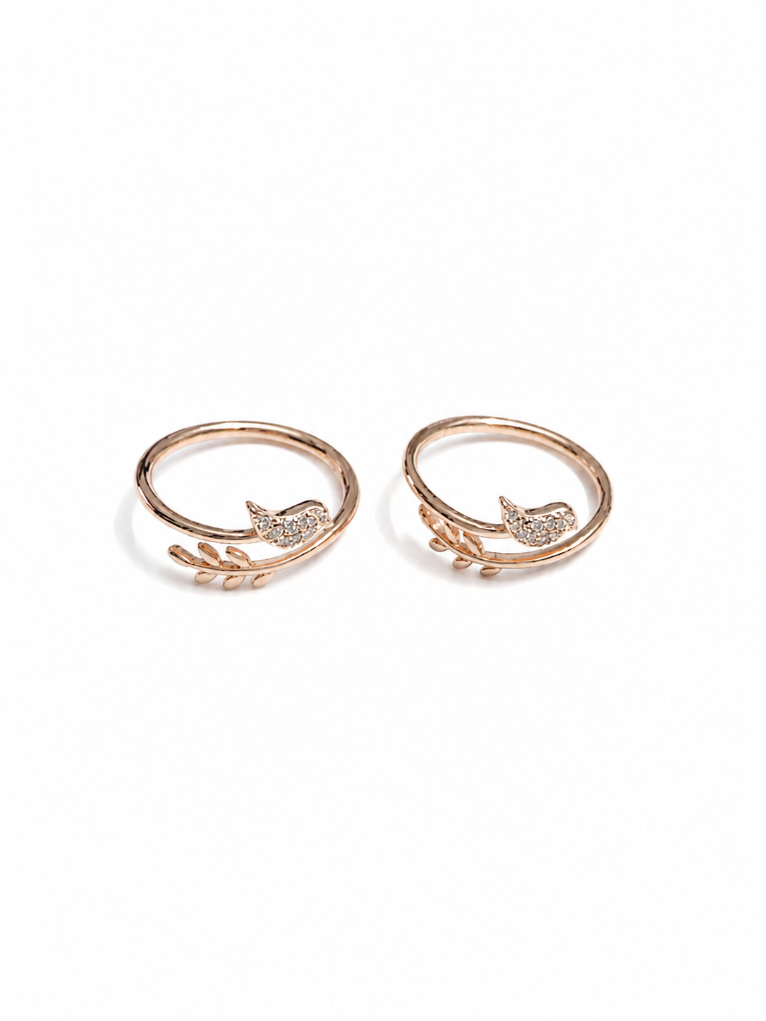 Stylish rose gold toe ring pair with sparkling stones