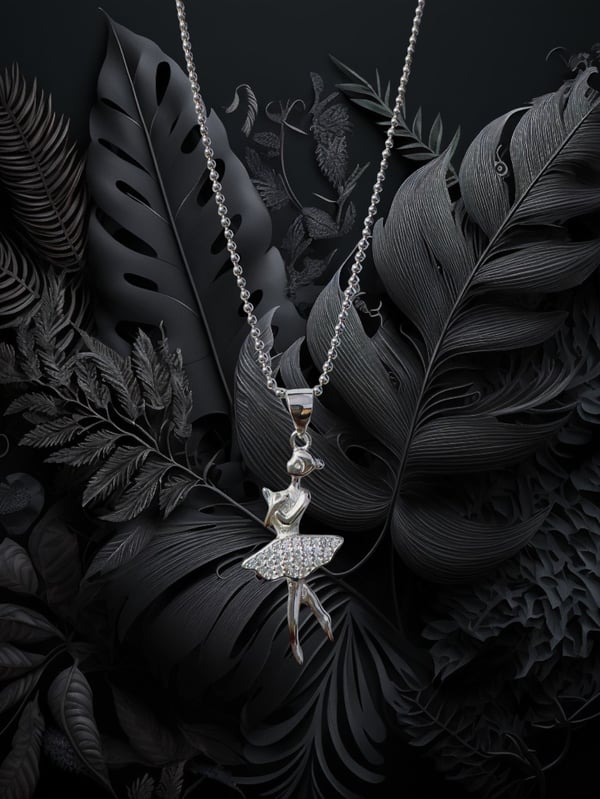 Prety Girl pendent for mode look Pendent (only Pendent) in 92.5 HM silver
