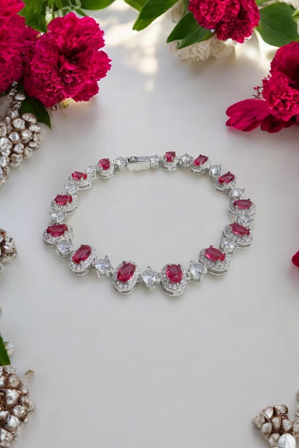 Beautifull semi-precious ruby bracelet with sarvoski in 92.5 HM silver