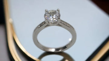 Diamond look solitare look silver ring in 925 Silver